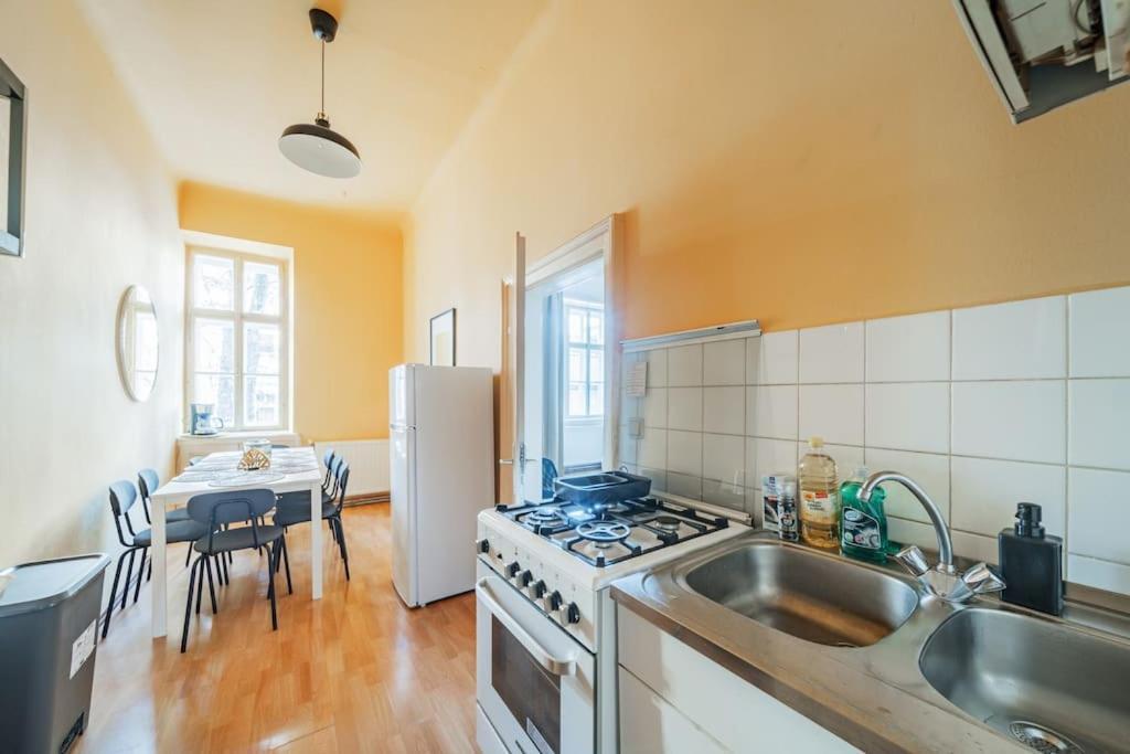 Zentrale Wohnung Fuer Entdecker Вена Экстерьер фото